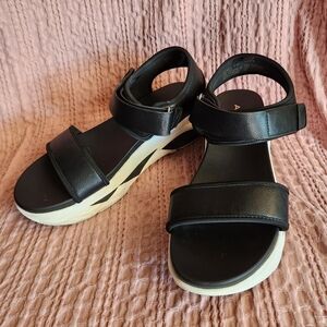 Aldo Zarella Black And White Thick Sole Round Toe Sandal Women's Size  8M